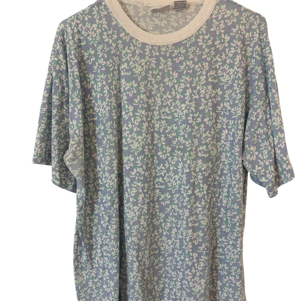 90s Short Sleeve Floral Tee in Light Blue and White